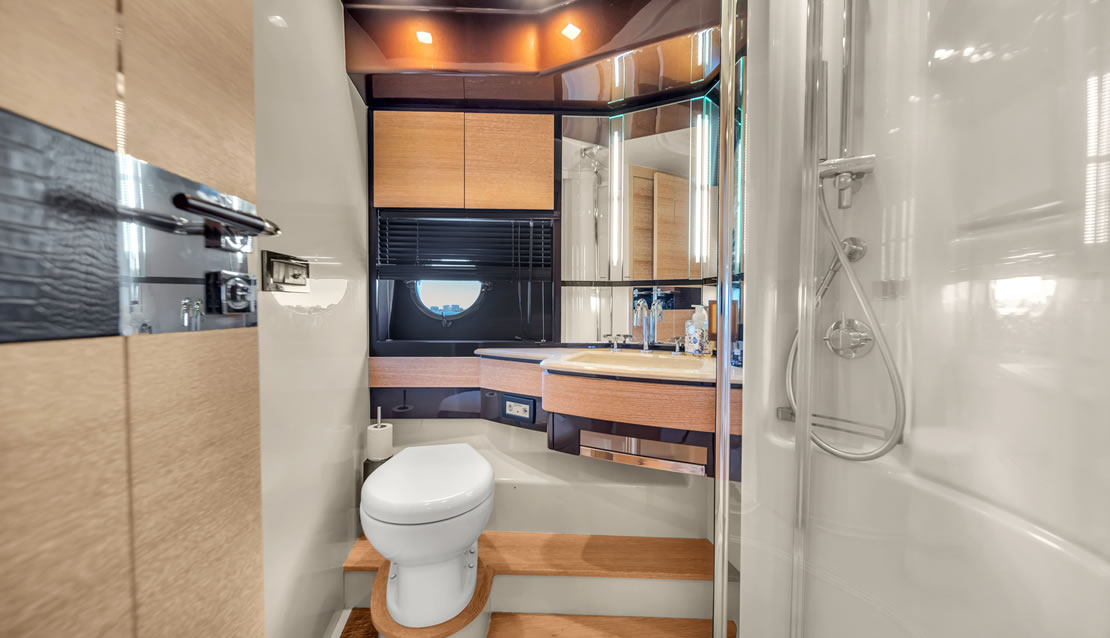 70 Azimut Lupo 2 - Miami yacht rental