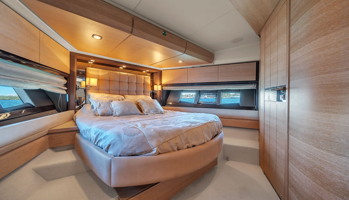 70 Azimut Lupo 2 - Miami yacht rental