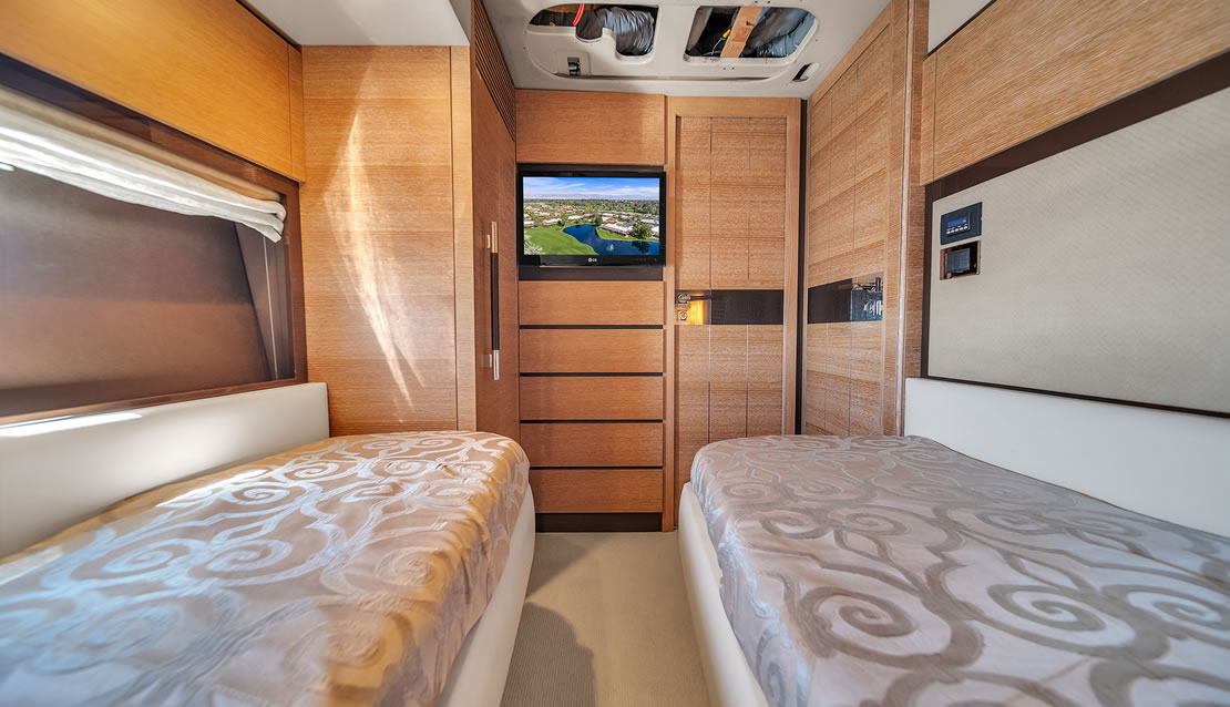 70 Azimut Lupo 2 - Miami yacht rental