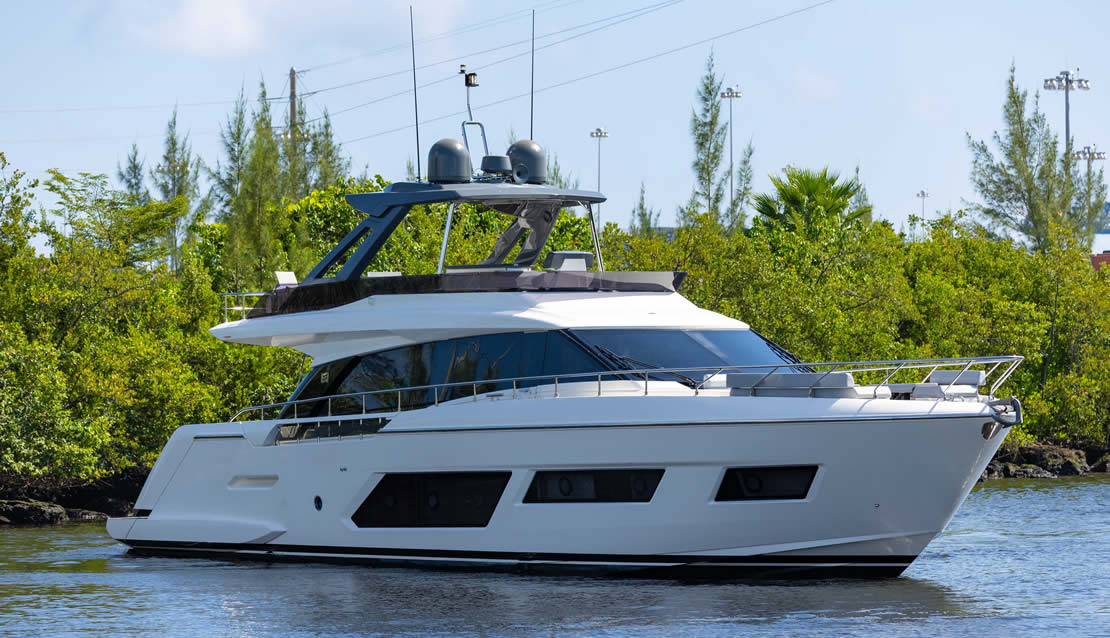 70 Ferretti Flybridge Yacht - Miami yacht rental