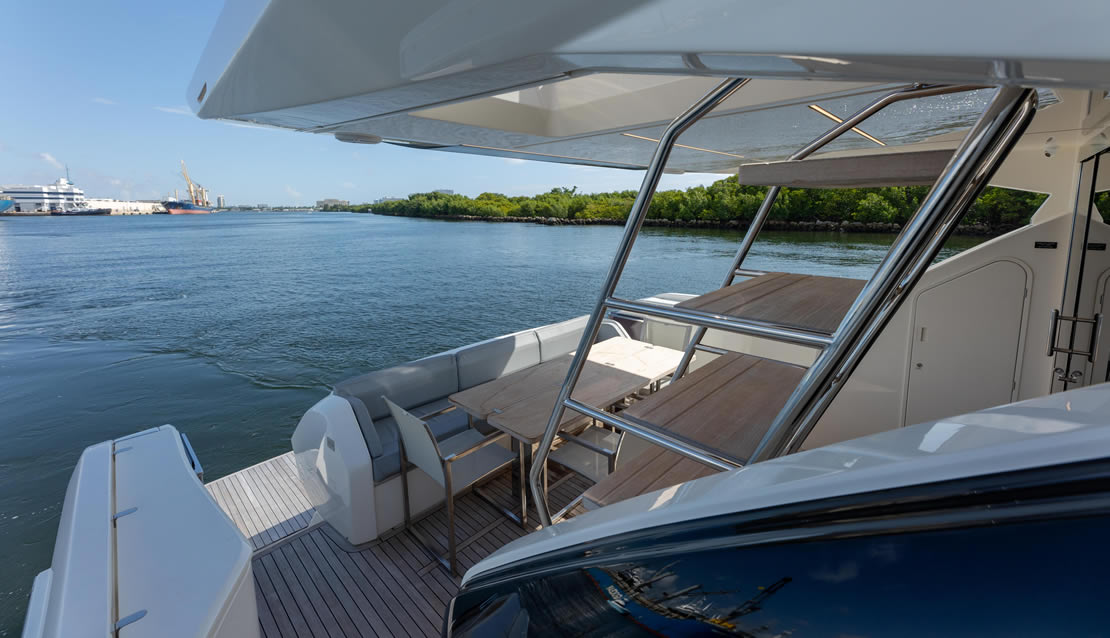 70 Ferretti Flybridge Yacht - Miami yacht rental