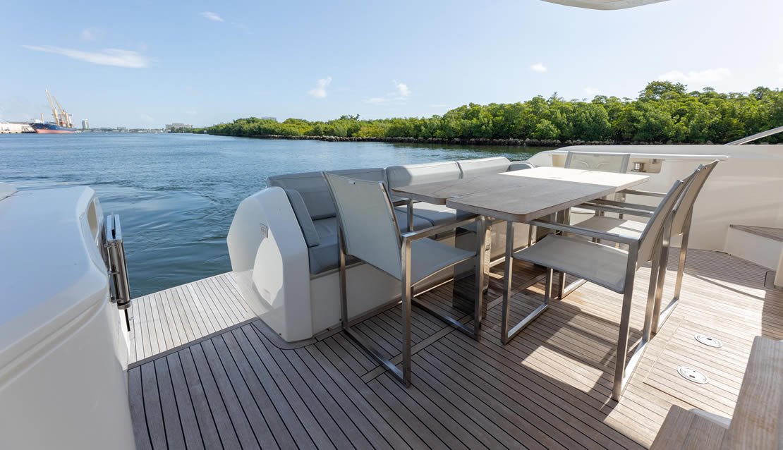 70 Ferretti Flybridge Yacht - Miami yacht rental