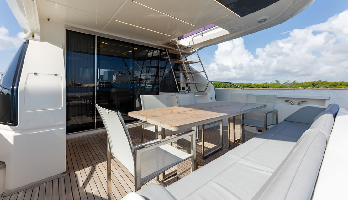 70 Ferretti Flybridge Yacht - Miami yacht rental
