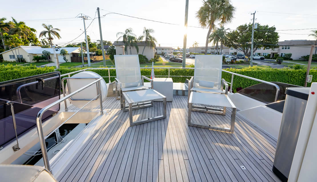 70 Ferretti Flybridge Yacht - Miami yacht rental