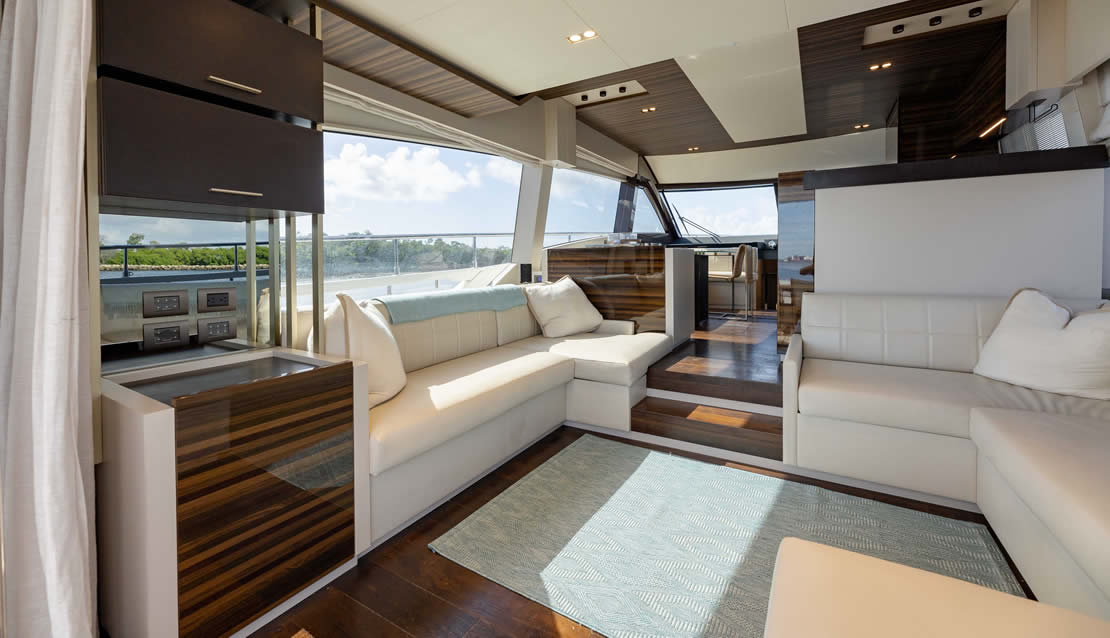 70 Ferretti Flybridge Yacht - Miami yacht rental
