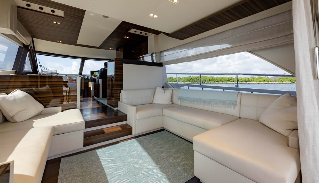 70 Ferretti Flybridge Yacht - Miami yacht rental