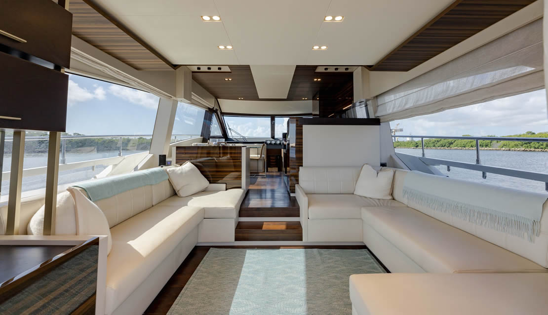 70 Ferretti Flybridge Yacht - Miami yacht rental