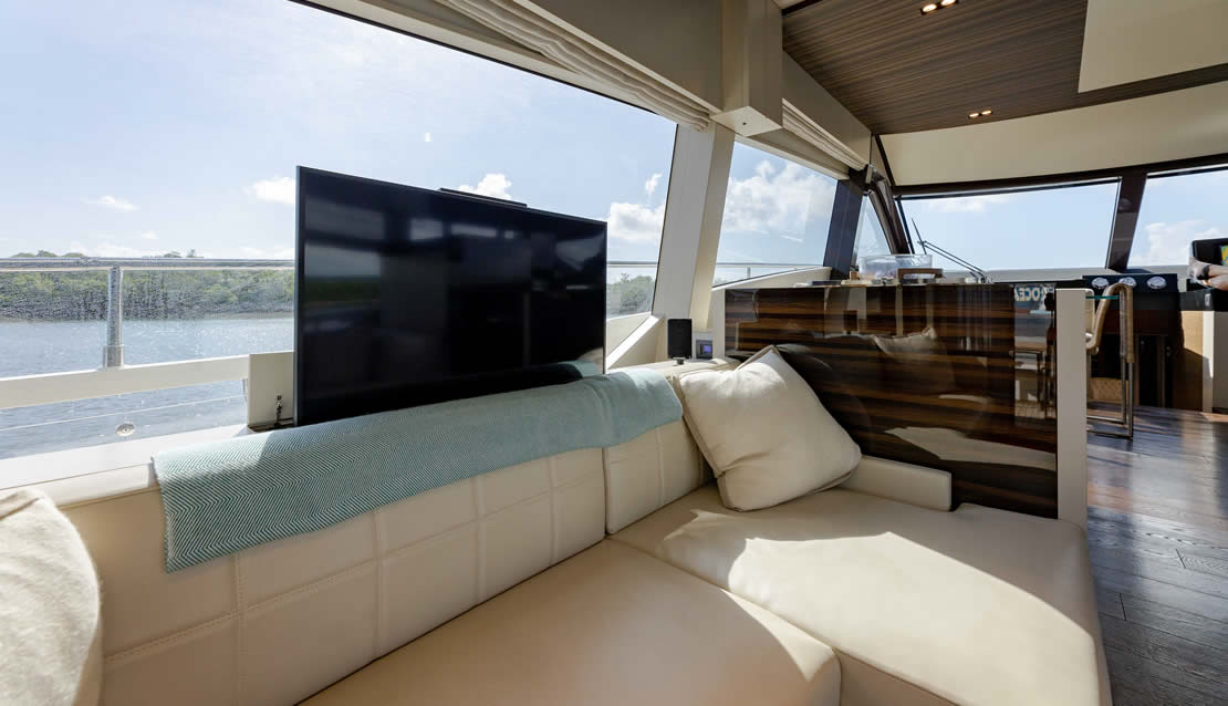 70 Ferretti Flybridge Yacht - Miami yacht rental
