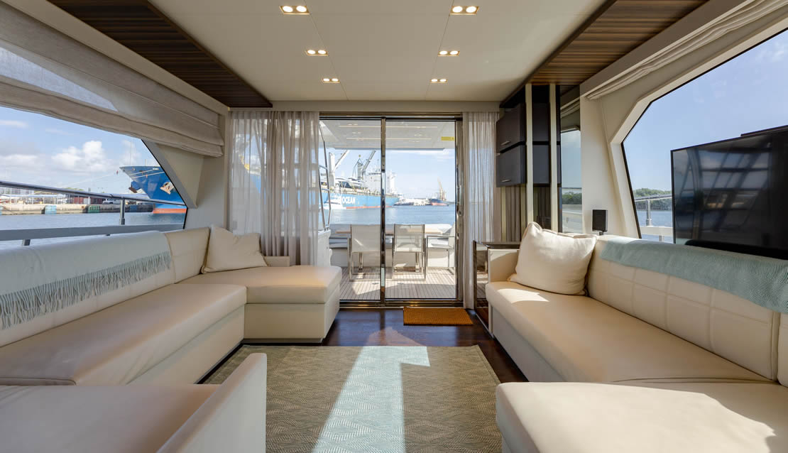 70 Ferretti Flybridge Yacht - Miami yacht rental