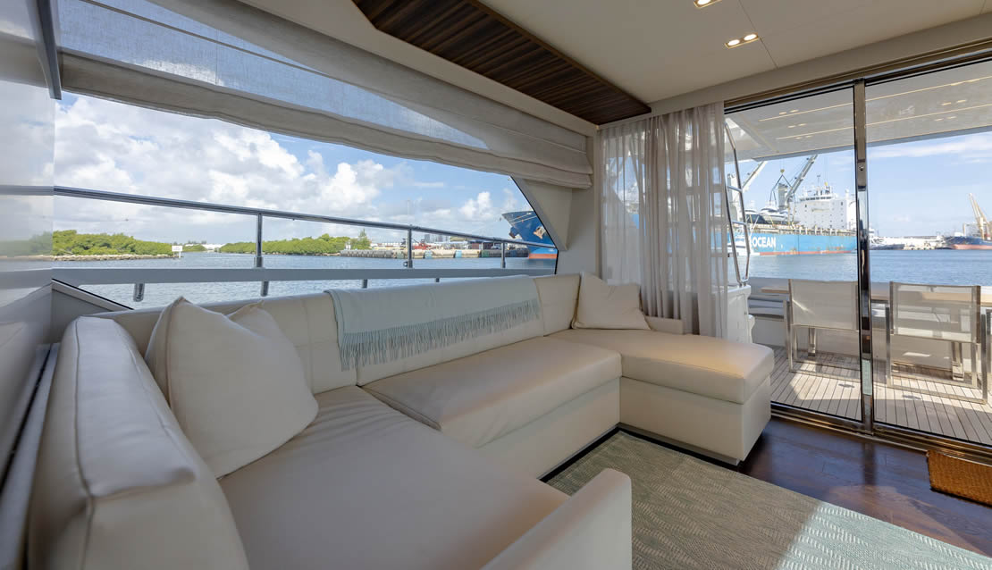 70 Ferretti Flybridge Yacht - Miami yacht rental