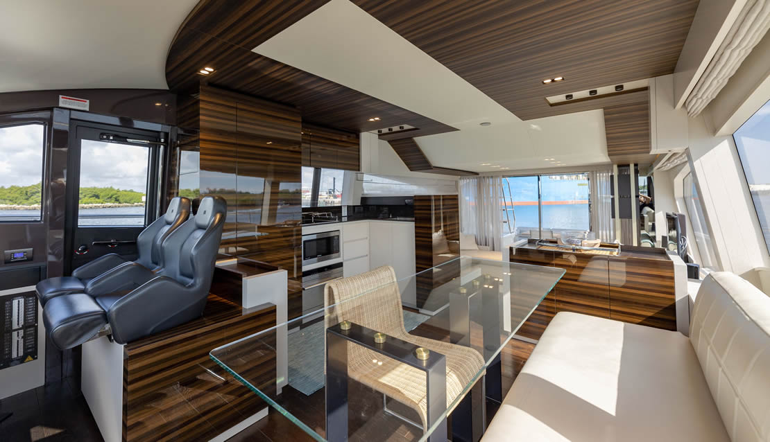 70 Ferretti Flybridge Yacht - Miami yacht rental
