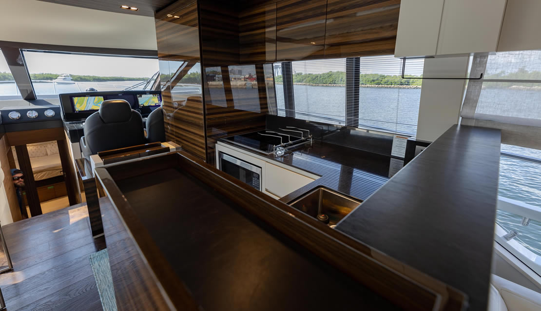 70 Ferretti Flybridge Yacht - Miami yacht rental