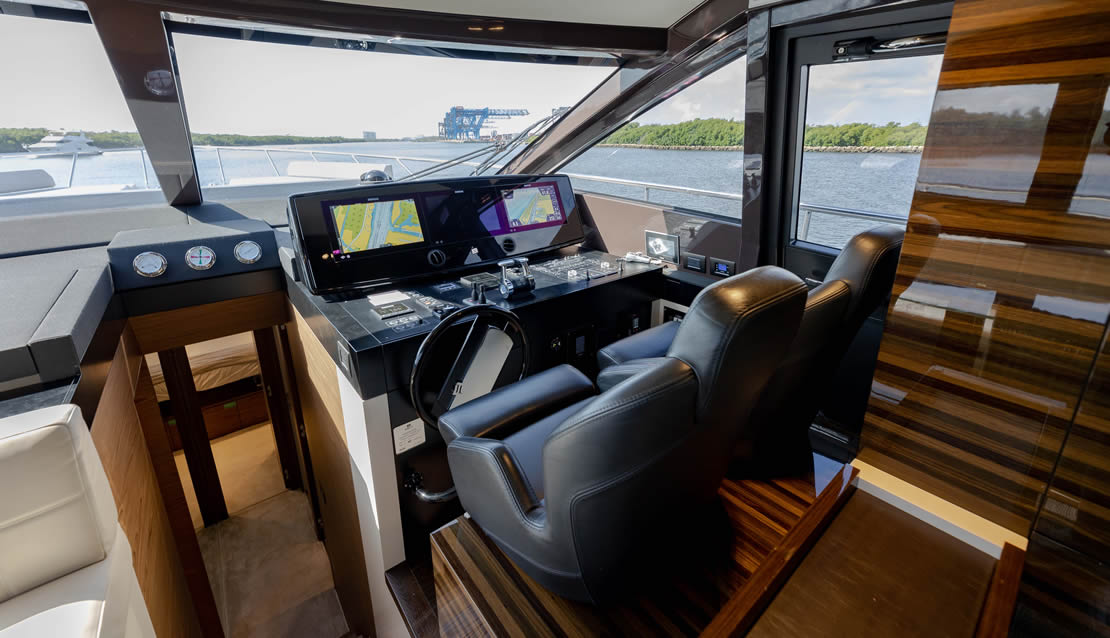 70 Ferretti Flybridge Yacht - Miami yacht rental