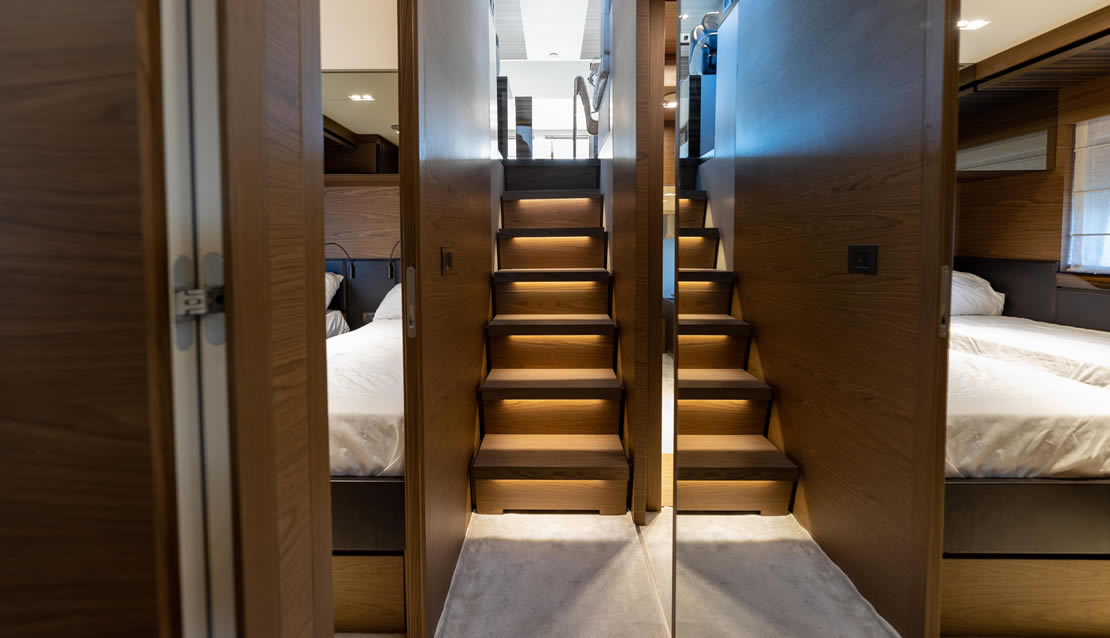 70 Ferretti Flybridge Yacht - Miami yacht rental