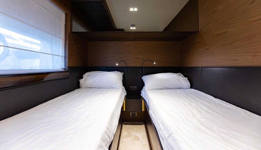 70 Ferretti Flybridge Yacht - Miami yacht rental