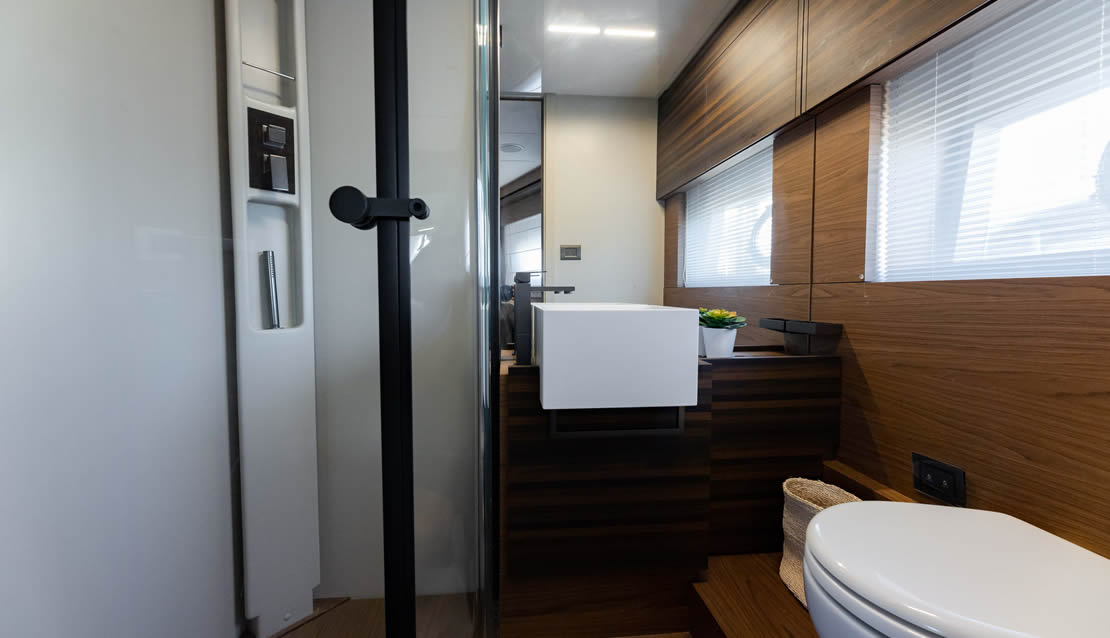 70 Ferretti Flybridge Yacht - Miami yacht rental