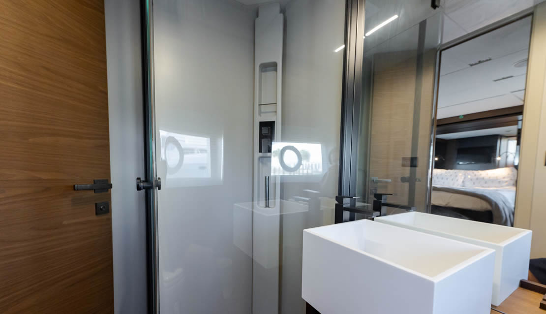 70 Ferretti Flybridge Yacht - Miami yacht rental