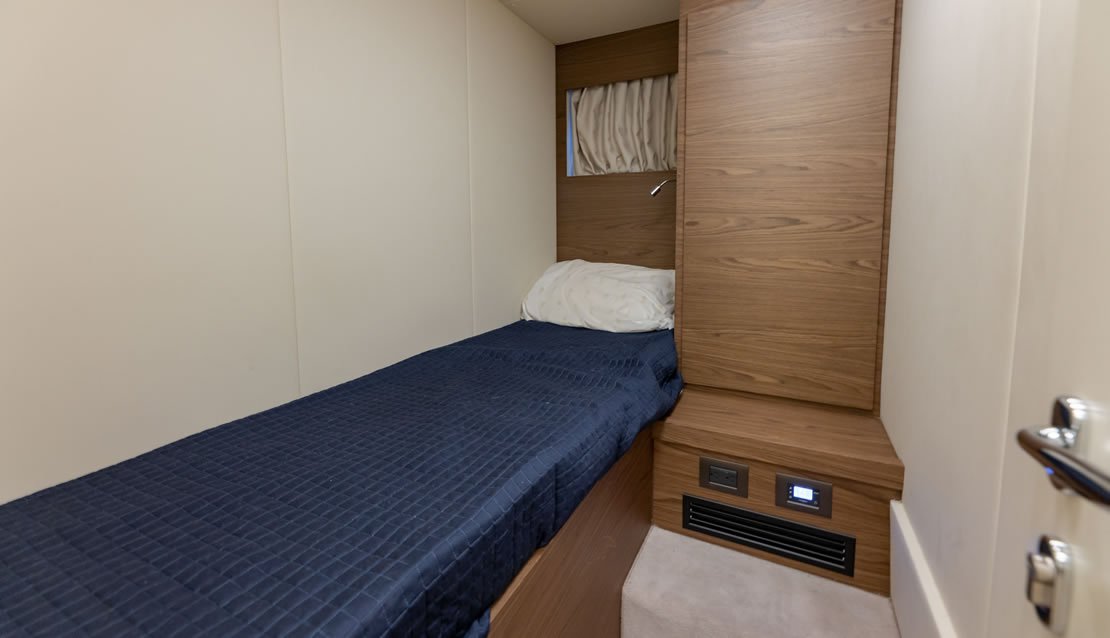 70 Ferretti Flybridge Yacht - Miami yacht rental