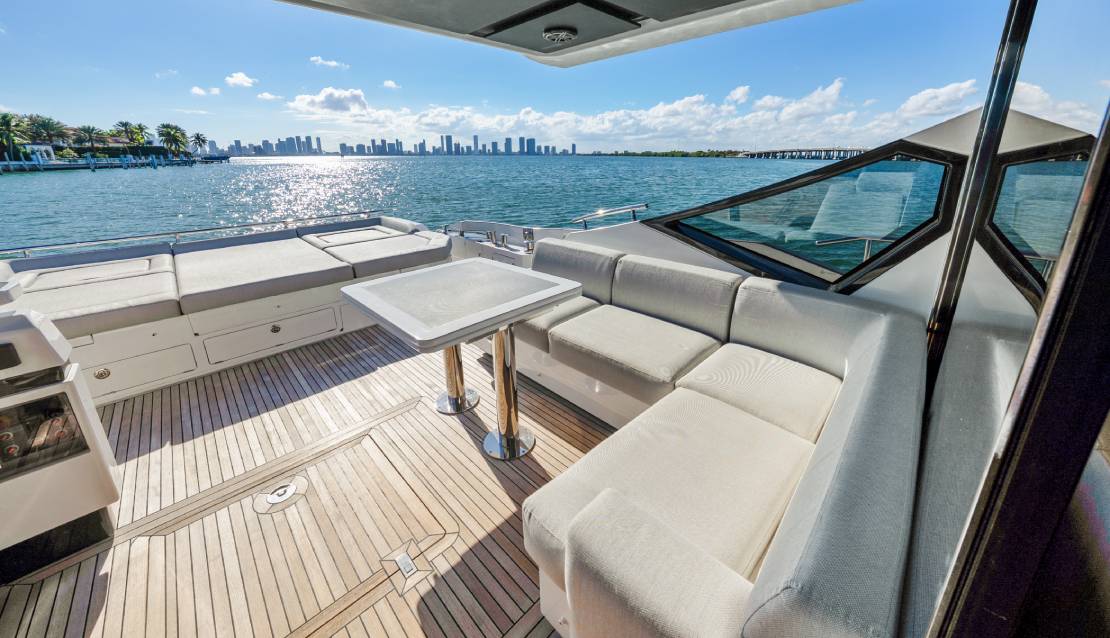 72 Azimut S7 - Miami yacht rental