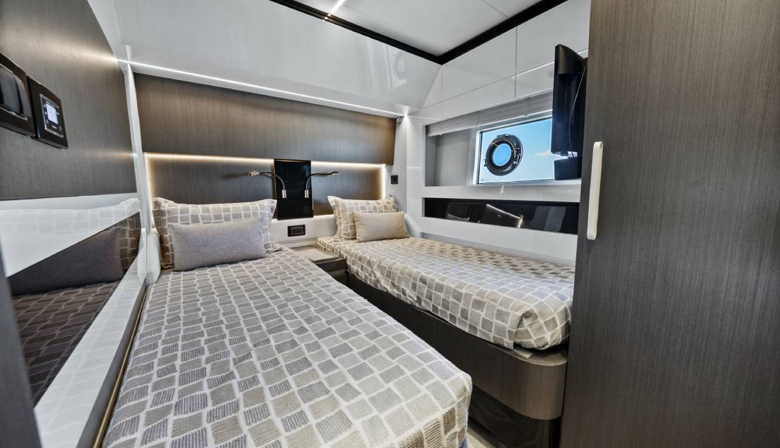 72 Azimut S7 - Miami yacht rental