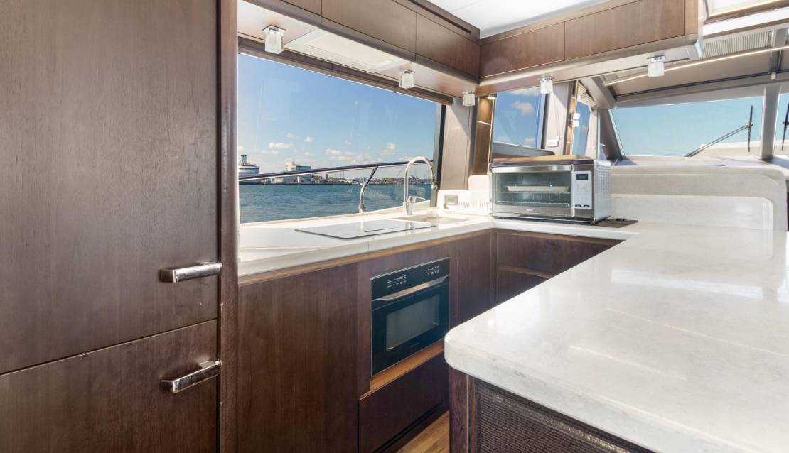 72 Galeon Flybridge - Miami yacht rental