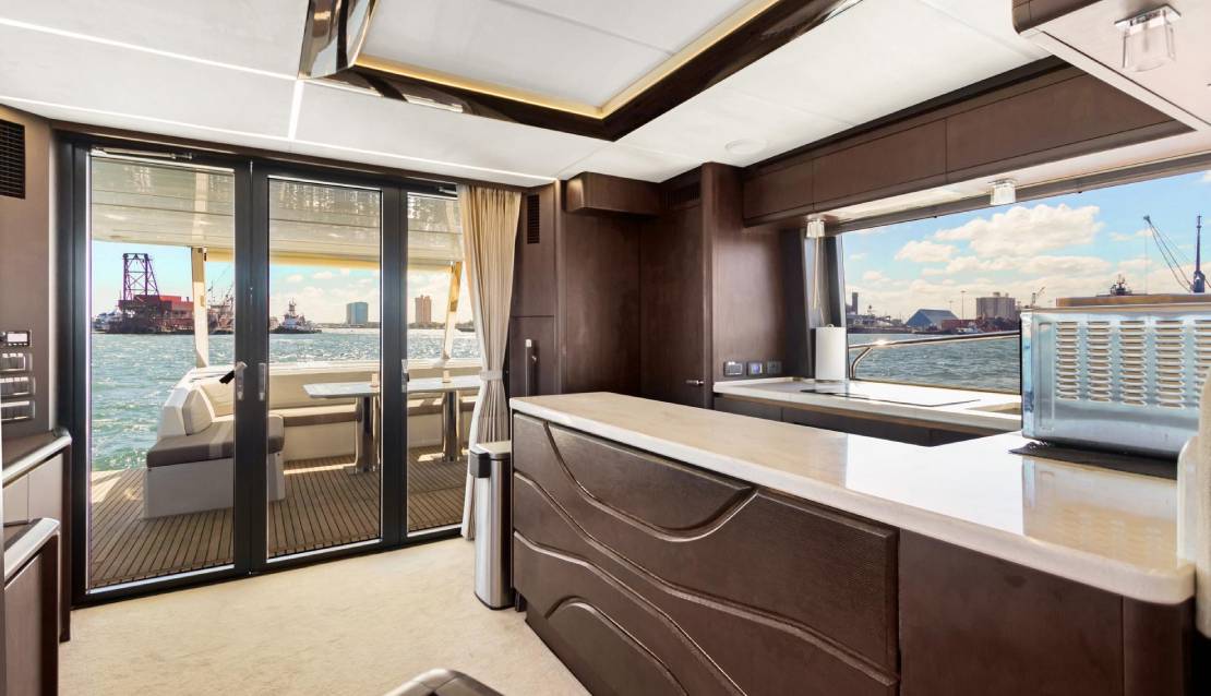 72 Galeon Flybridge - Miami yacht rental