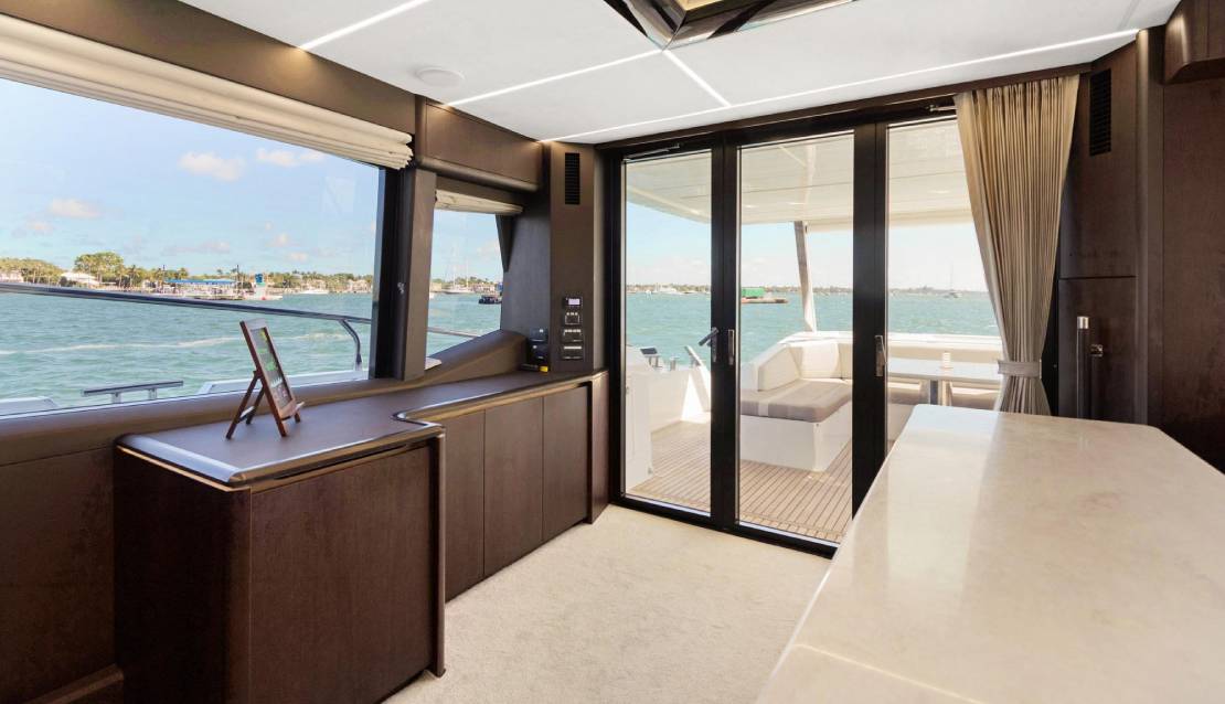 72 Galeon Flybridge - Miami yacht rental