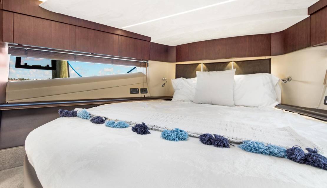 72 Galeon Flybridge - Miami yacht rental