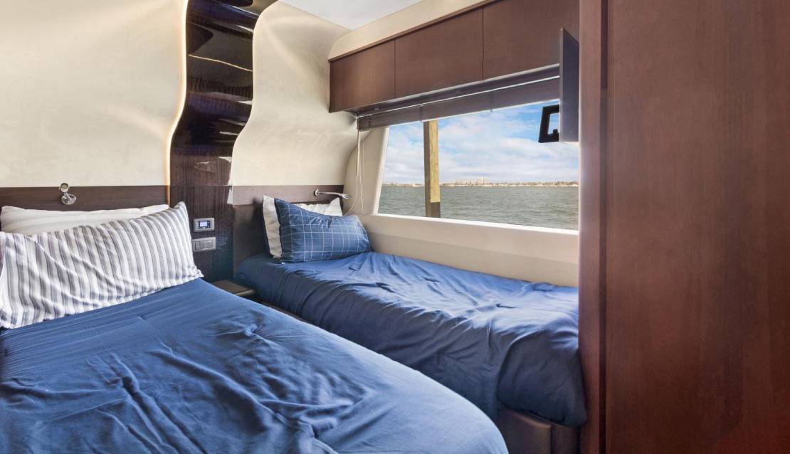 72 Galeon Flybridge - Miami yacht rental