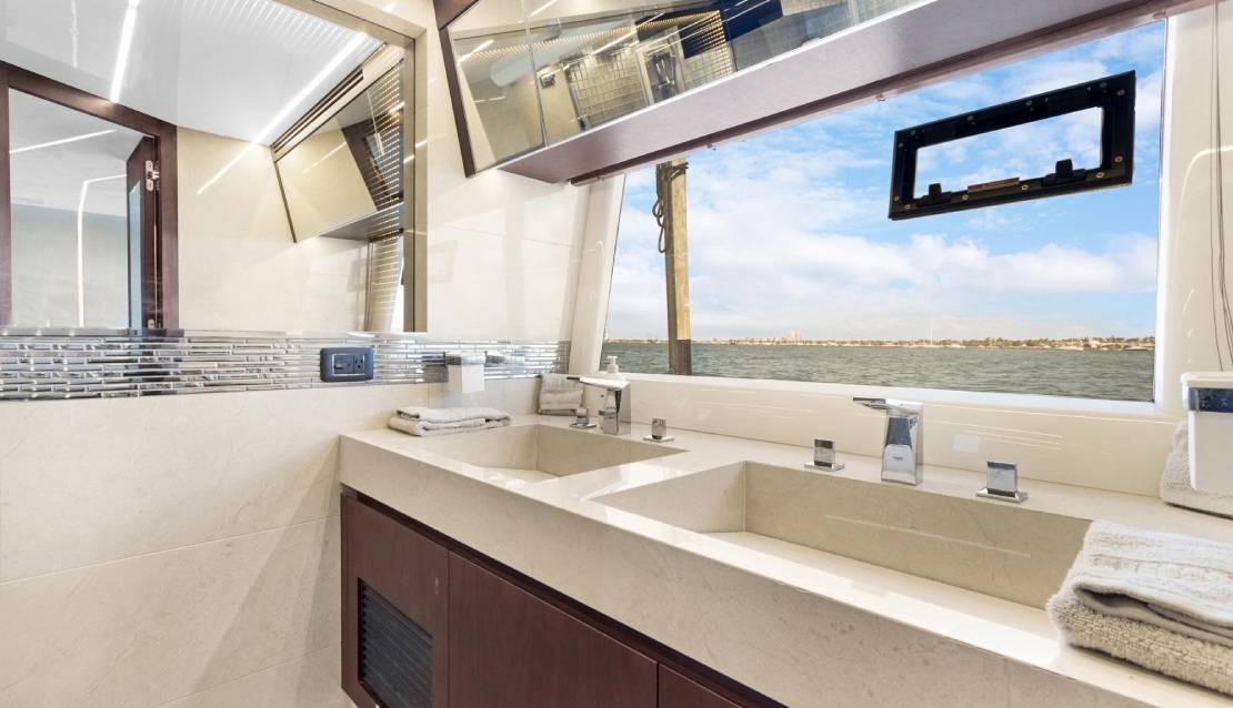 72 Galeon Flybridge - Miami yacht rental