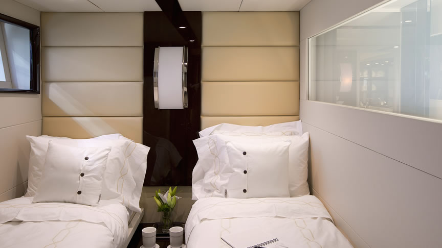 75 Lazzara LSX - Miami yacht rental