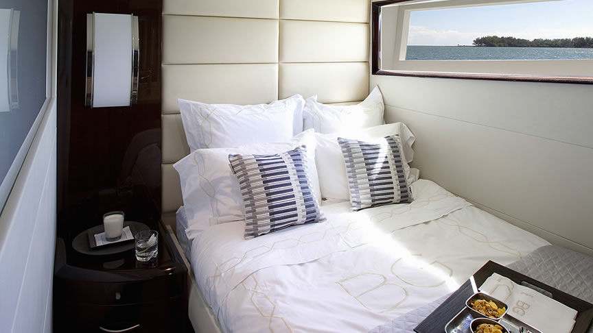 75 Lazzara LSX - Miami yacht rental