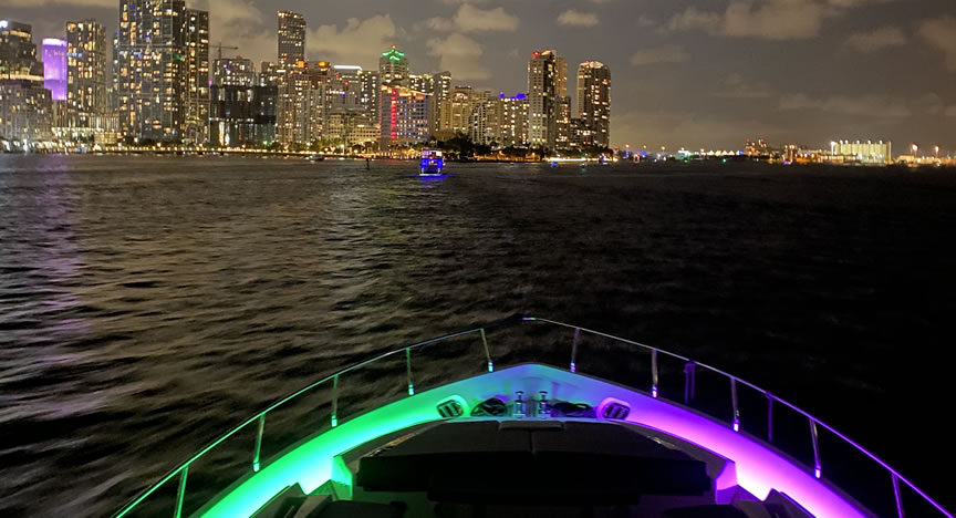 80 Astondoa Jacuzzi - Miami yacht rental