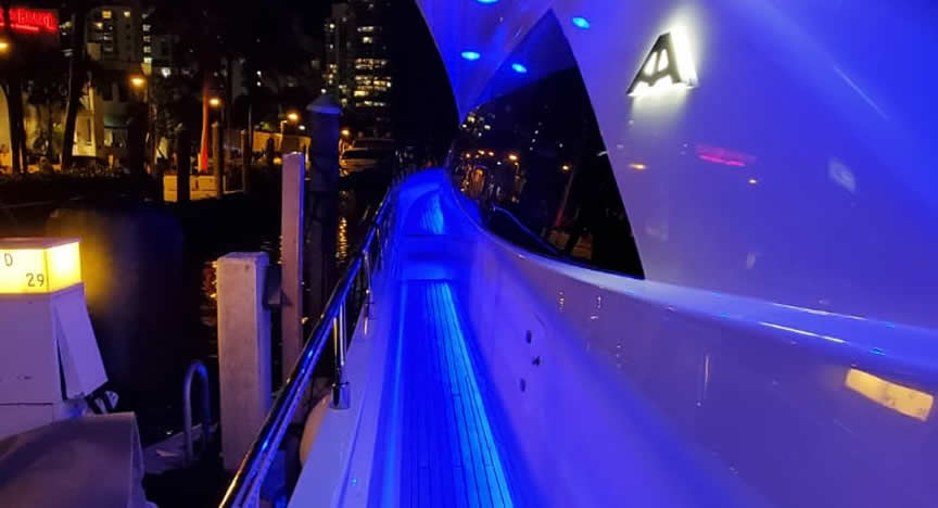 80 Astondoa Jacuzzi - Miami yacht rental