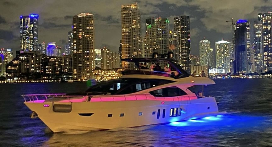 80 Astondoa Jacuzzi - Miami yacht rental