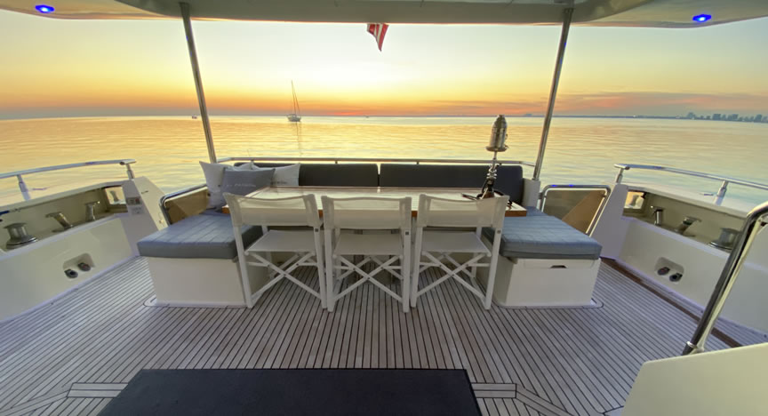 80 Astondoa Jacuzzi - Miami yacht rental
