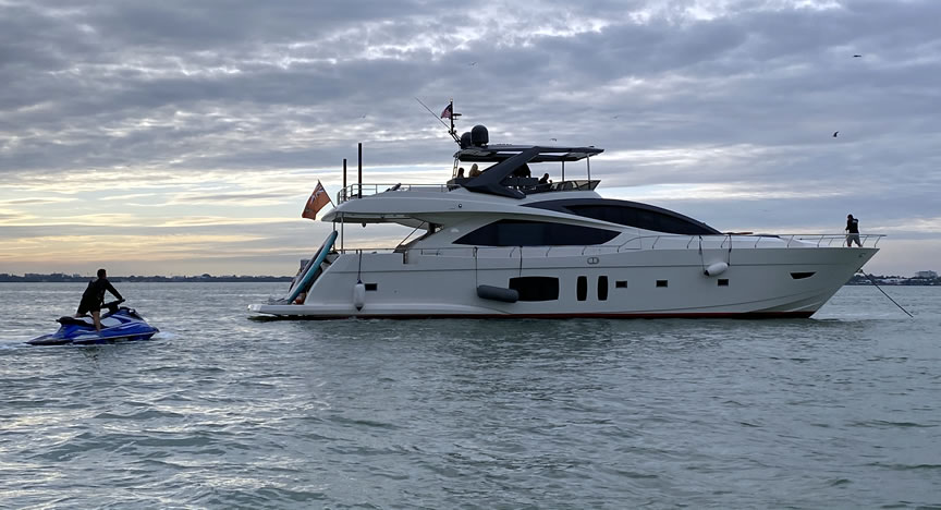 80 Astondoa Jacuzzi - Miami yacht rental