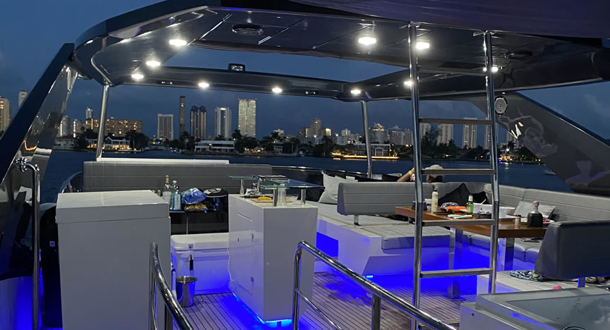 80 Astondoa Jacuzzi - Miami yacht rental
