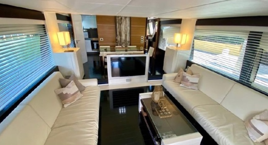 80 Astondoa Jacuzzi - Miami yacht rental