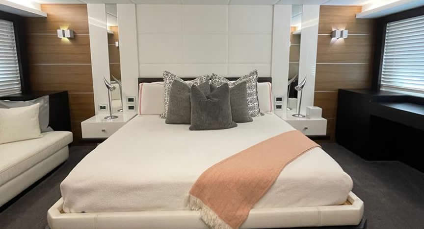 80 Astondoa Jacuzzi - Miami yacht rental