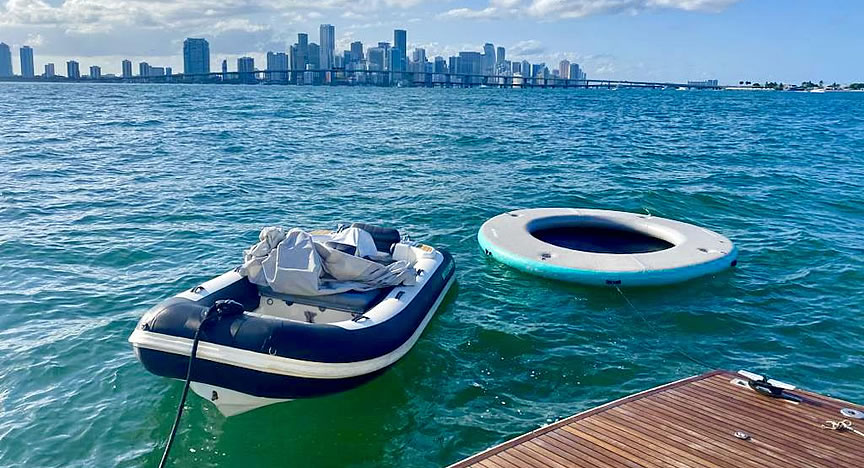 80 Astondoa Jacuzzi - Miami yacht rental