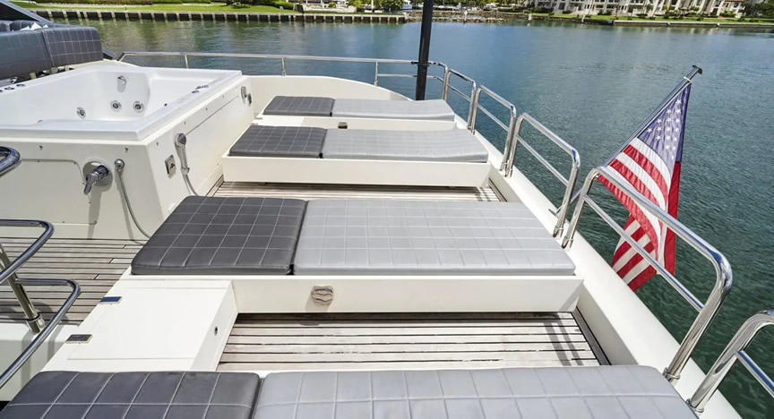 80 Astondoa Jacuzzi - Miami yacht rental