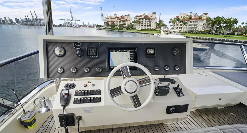80 Astondoa Jacuzzi - Miami yacht rental