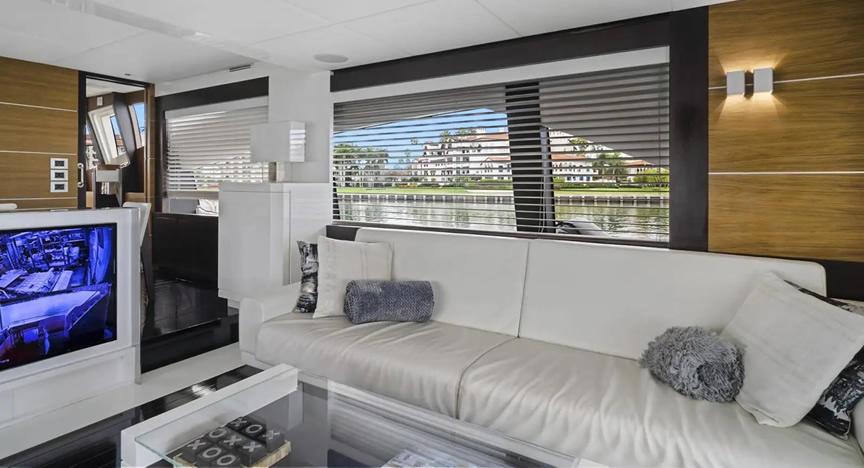 80 Astondoa Jacuzzi - Miami yacht rental