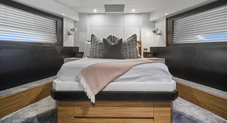 80 Astondoa Jacuzzi - Miami yacht rental