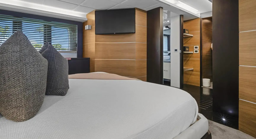 80 Astondoa Jacuzzi - Miami yacht rental