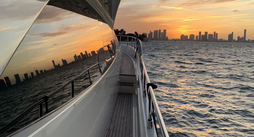 80 Astondoa Jacuzzi - Miami yacht rental