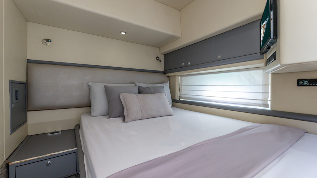 80 Sunseeker Flybridge - Miami yacht rental