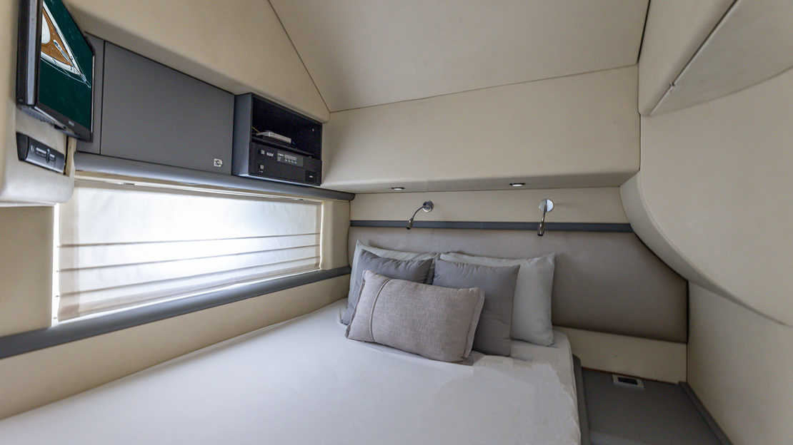 80 Sunseeker Flybridge - Miami yacht rental