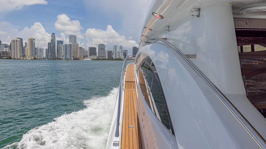 80 Sunseeker Flybridge - Miami yacht rental